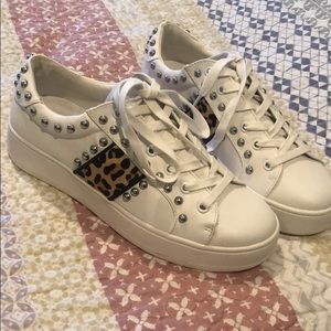 NWOT Steve Madden sneakers